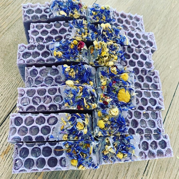 Handmade soap. Lots of diff scents /essential oils - Picture 2 of 6